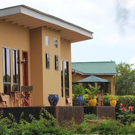 Tanzanice Farm Lodge Карату Екстериор снимка
